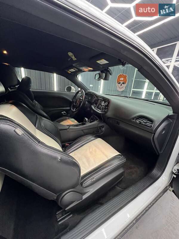 Купе Dodge Challenger 2015 в Киеве фото 8 Купе Dodge Challenger 2015 в Киеве
