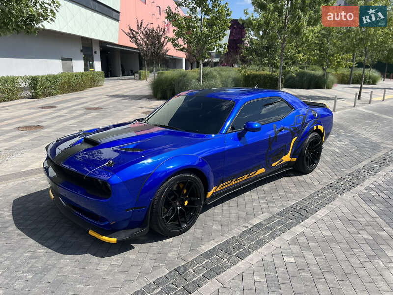 Купе Dodge Challenger 2022 в 