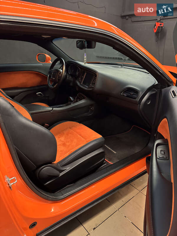 Купе Dodge Challenger 2016 в Києві