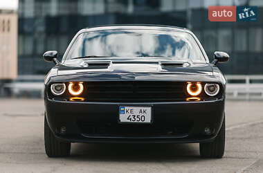 Купе Dodge Challenger 2017 в 