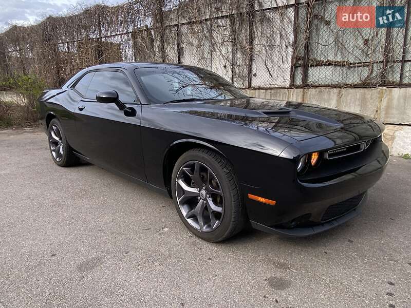 Купе Dodge Challenger 2017 в Києві фото 12 Купе Dodge Challenger 2017 в Києві