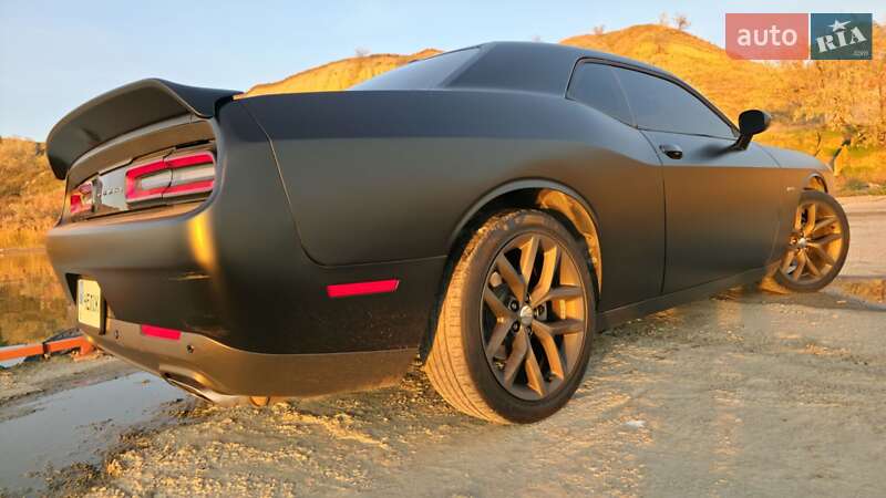 Купе Dodge Challenger 2017 в Нерубайське