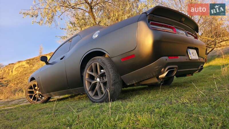 Купе Dodge Challenger 2017 в Нерубайське