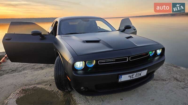 Купе Dodge Challenger 2017 в Нерубайське