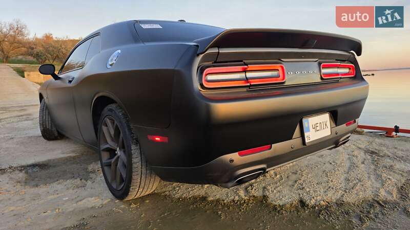 Купе Dodge Challenger 2017 в Нерубайське