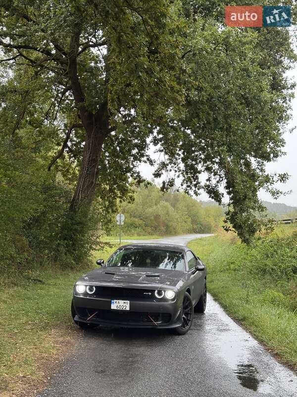 Купе Dodge Challenger 2016 в Львові