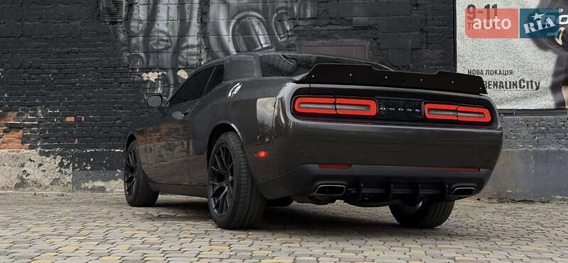 Купе Dodge Challenger 2016 в Львові