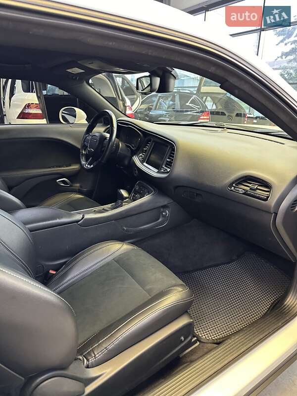 Купе Dodge Challenger 2016 в Чернівцях фото 17 Купе Dodge Challenger 2016 в Чернівцях