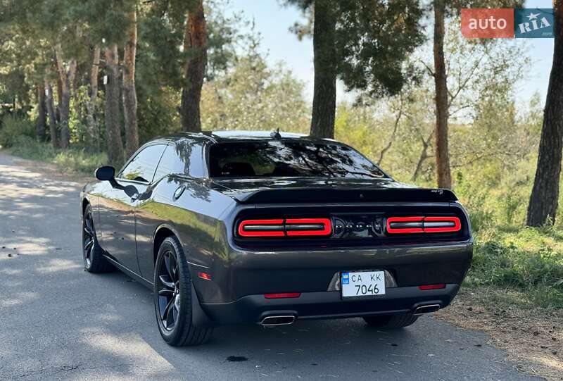 Купе Dodge Challenger 2017 в Киеве