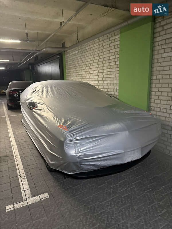 Купе Dodge Challenger 2015 в Львові
