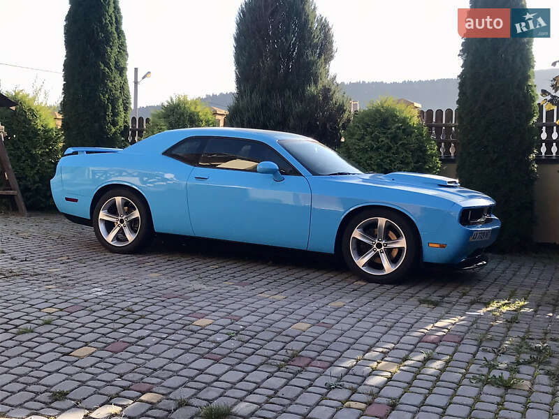 Купе Dodge Challenger 2012 в Львове