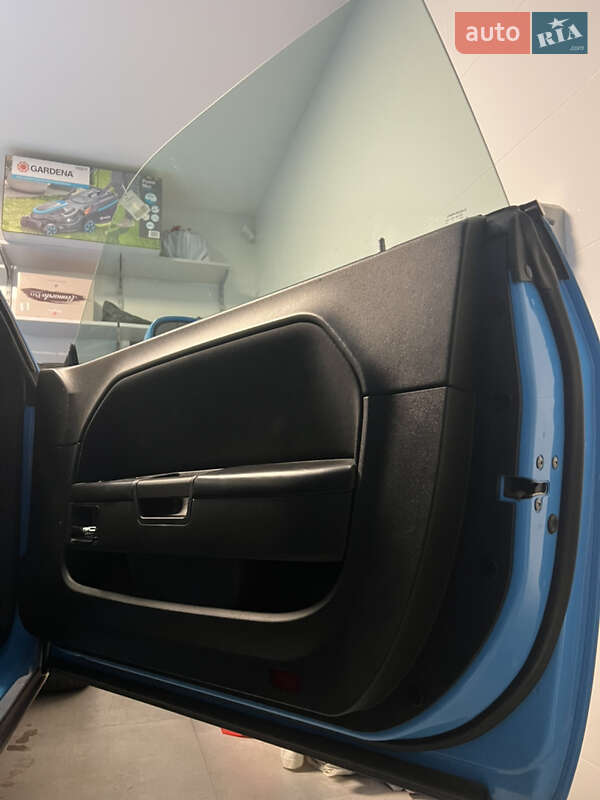 Купе Dodge Challenger 2012 в Львове