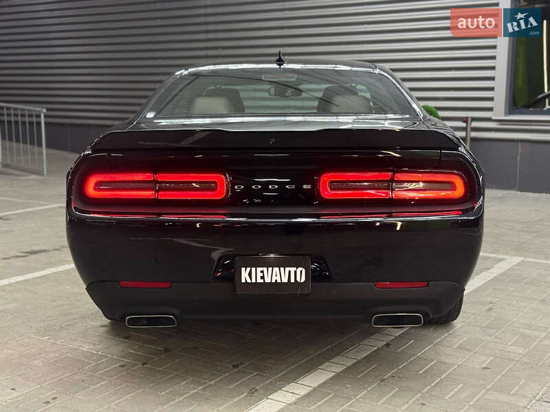 Купе Dodge Challenger 2016 в Киеве фото 6 Купе Dodge Challenger 2016 в Киеве