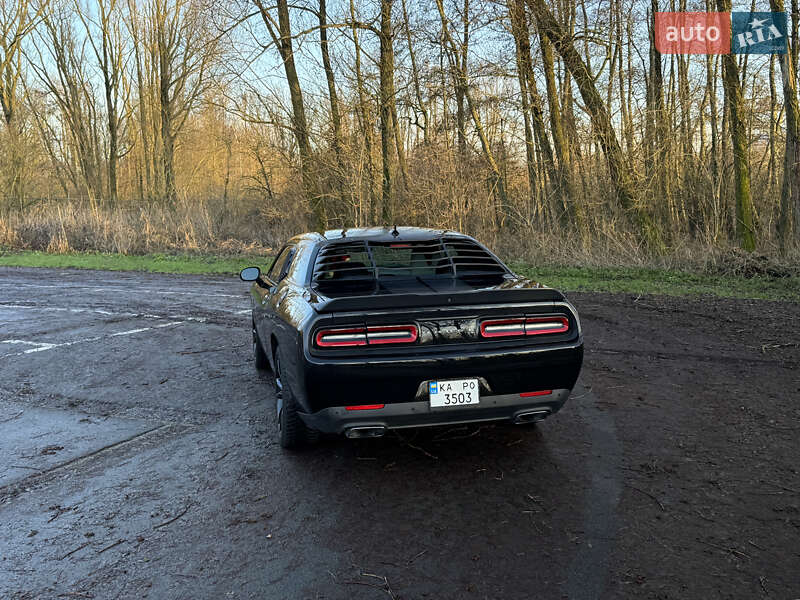 Купе Dodge Challenger 2016 в Киеве фото 8 Купе Dodge Challenger 2016 в Киеве