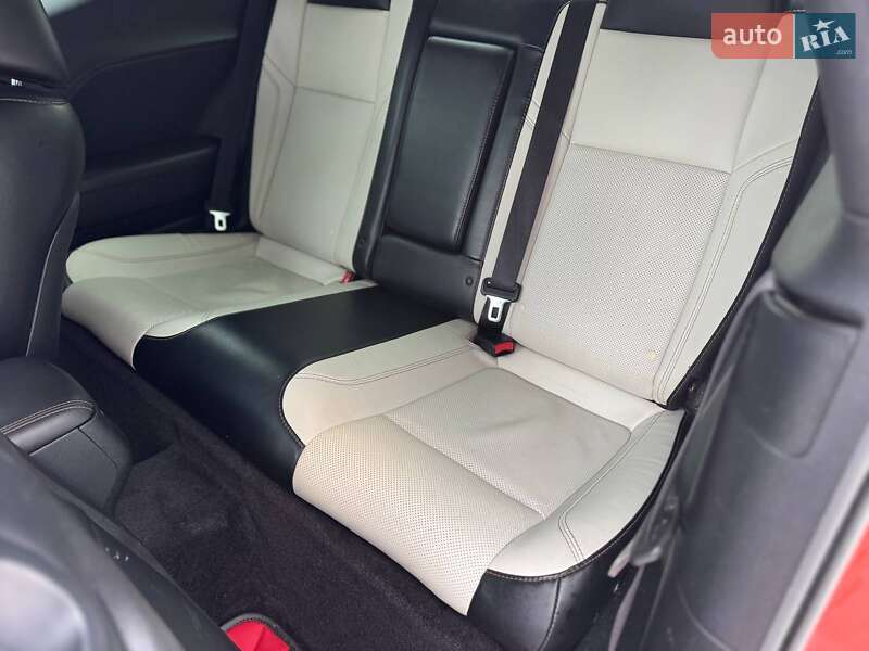 Купе Dodge Challenger 2016 в Киеве фото 12 Купе Dodge Challenger 2016 в Киеве