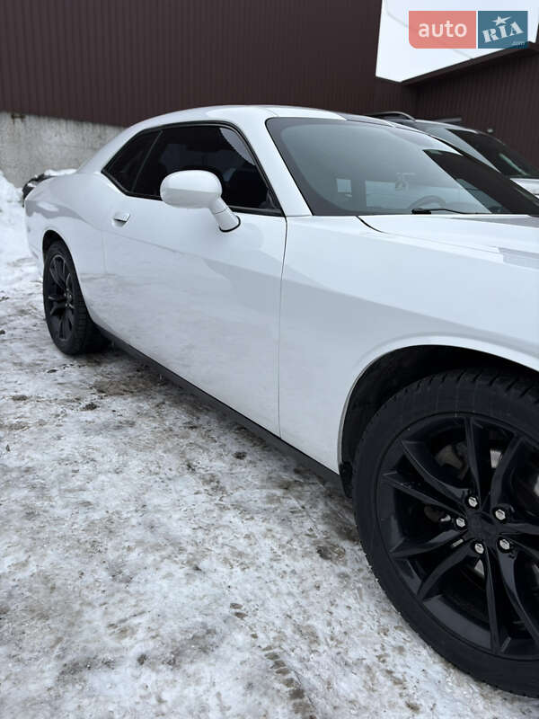 Купе Dodge Challenger 2016 в Рівному