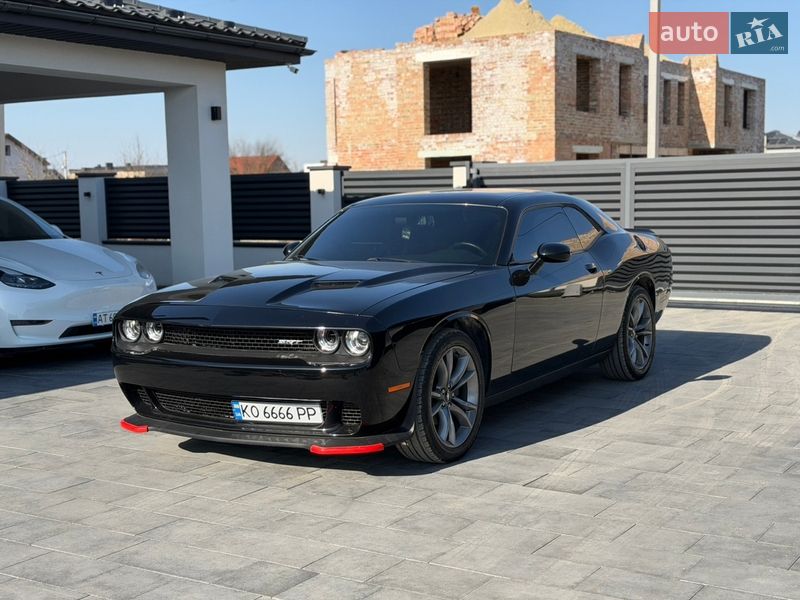 Купе Dodge Challenger 2017 в Ивано-Франковске