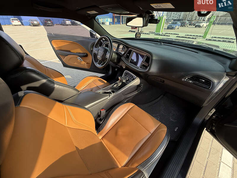 Купе Dodge Challenger 2019 в Тернополі