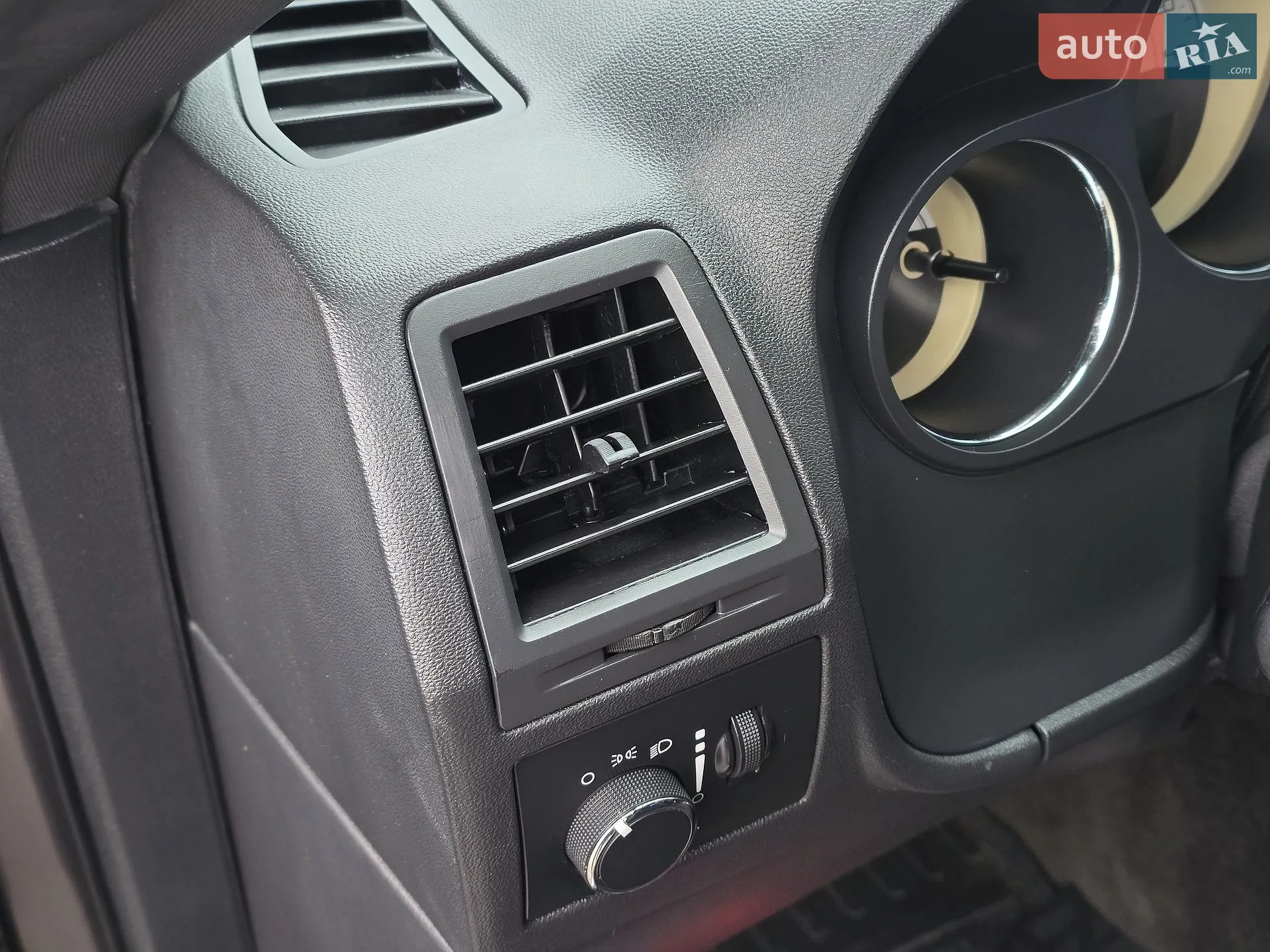 2014 Dodge Challenger - мініатюра 39