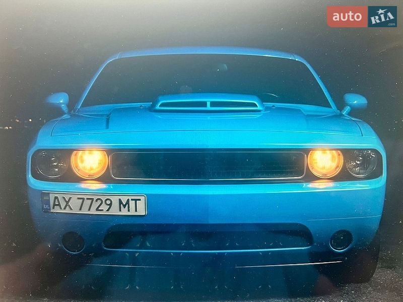 Купе Dodge Challenger 2012 в Львове