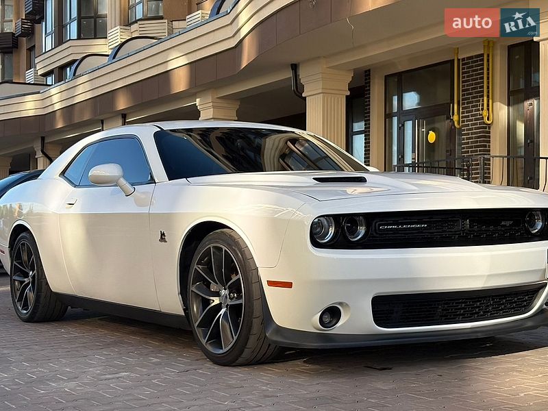 Купе Dodge Challenger 2016 в Києві