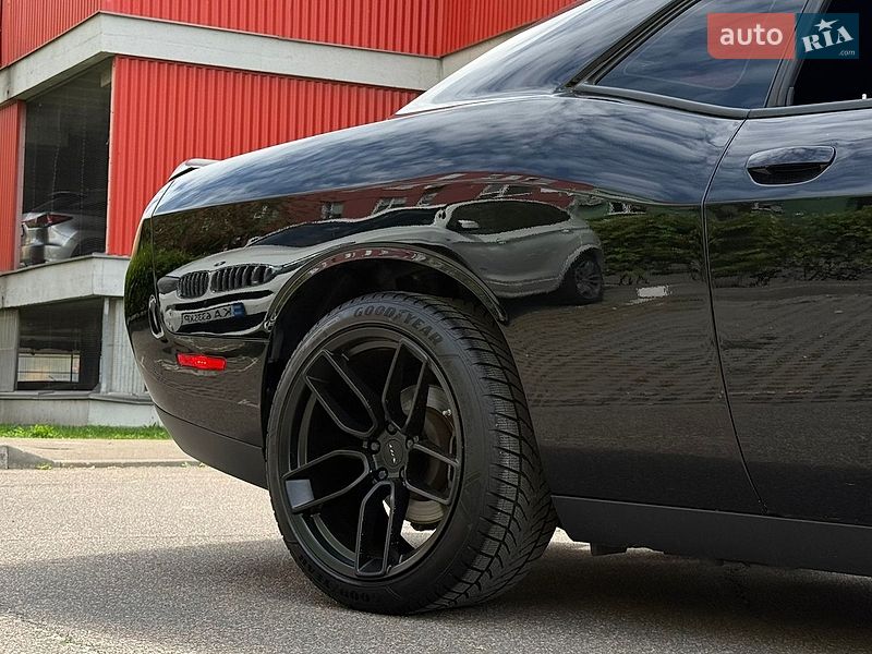 Купе Dodge Challenger 2017 в Киеве