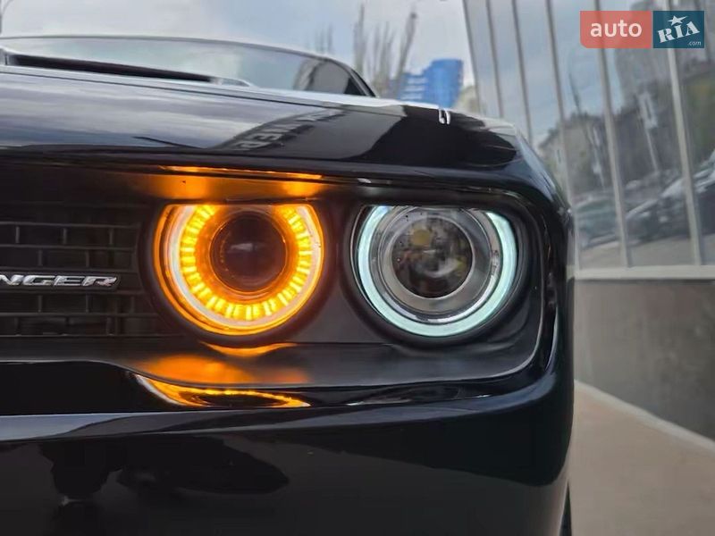 Купе Dodge Challenger 2017 в Києві