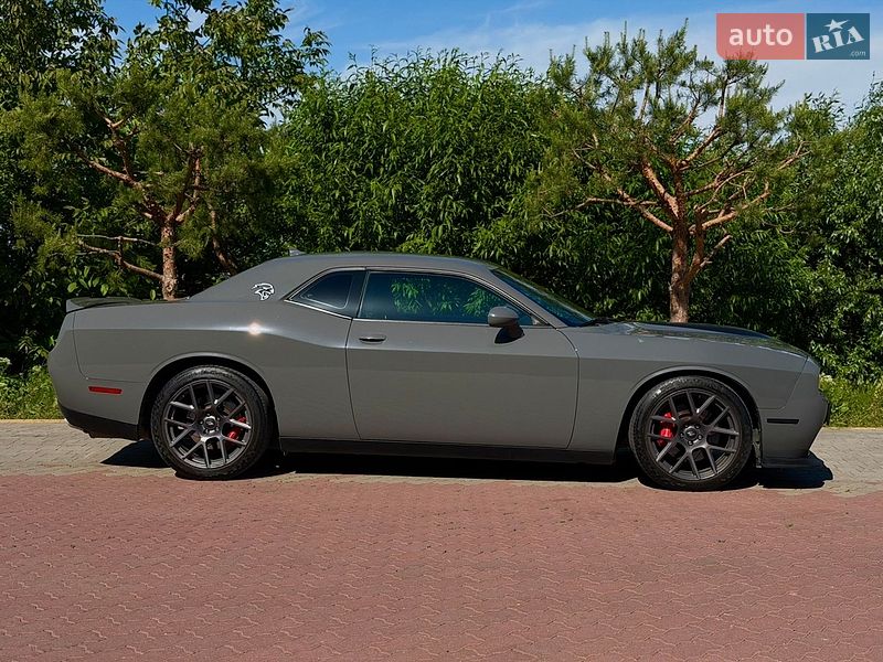 Купе Dodge Challenger 2018 в Чернівцях
