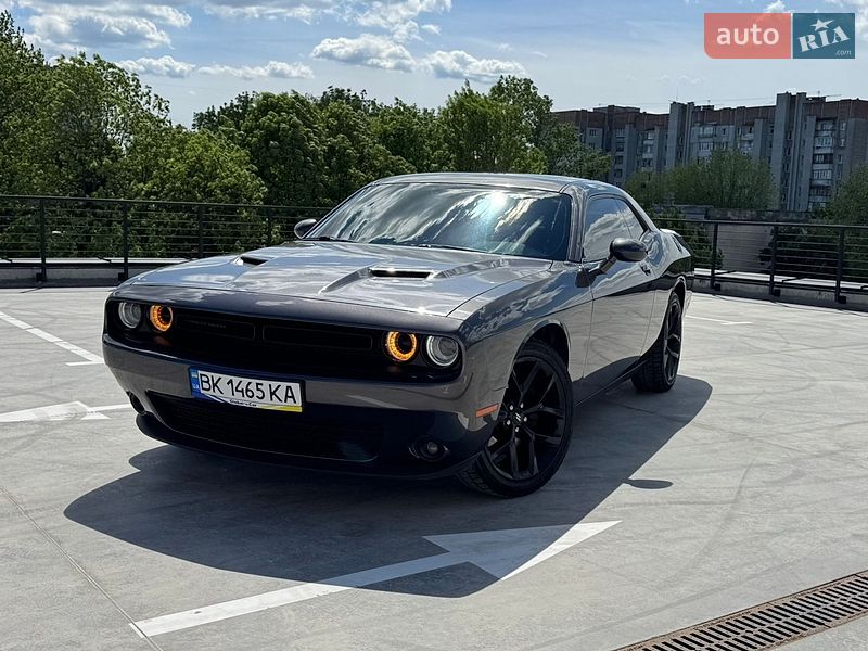Купе Dodge Challenger 2019 в Львове