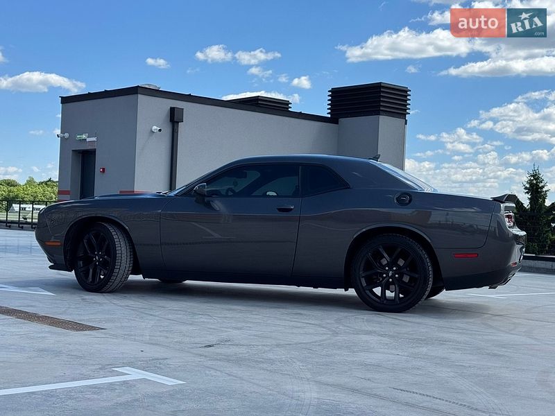 Купе Dodge Challenger 2019 в Львове