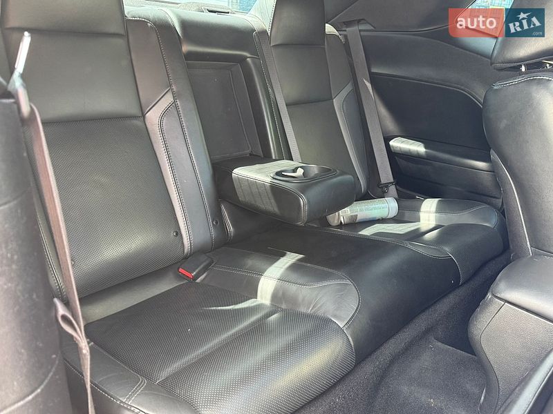 Купе Dodge Challenger 2019 в Львове