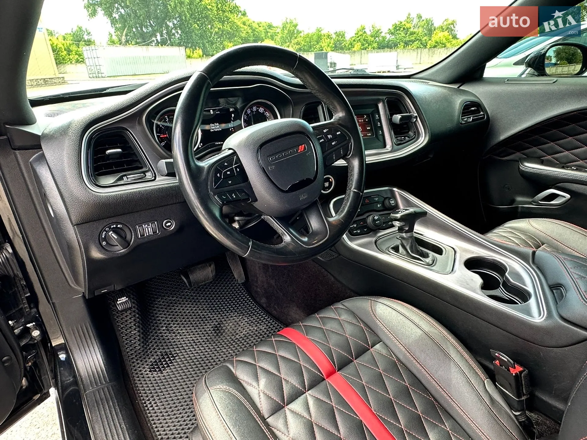 2017 Dodge Challenger - мініатюра 25
