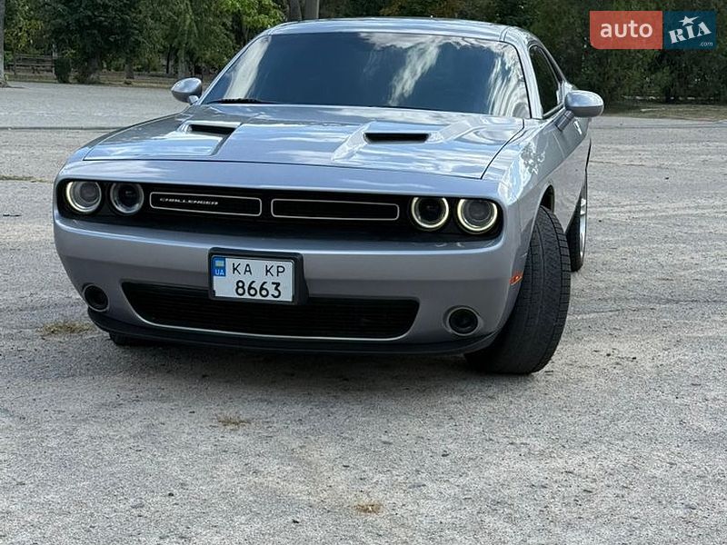 Купе Dodge Challenger 2015 в Балаклії