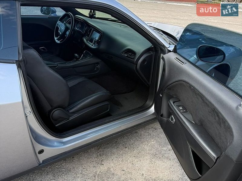Купе Dodge Challenger 2015 в Балаклії