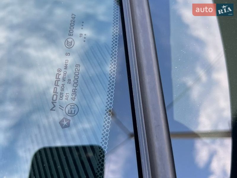 Купе Dodge Challenger 2019 в Черновцах