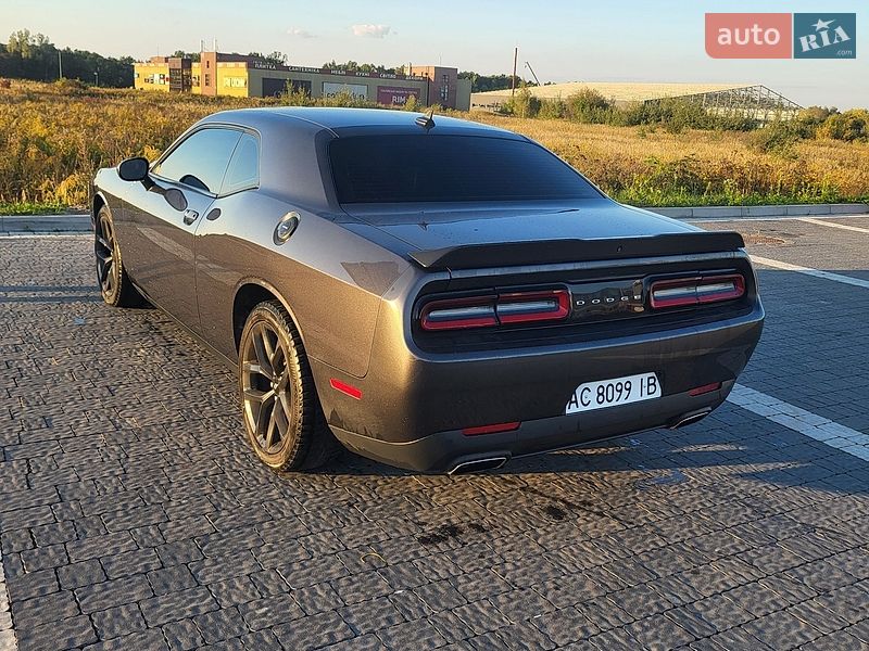 Купе Dodge Challenger 2019 в Львові