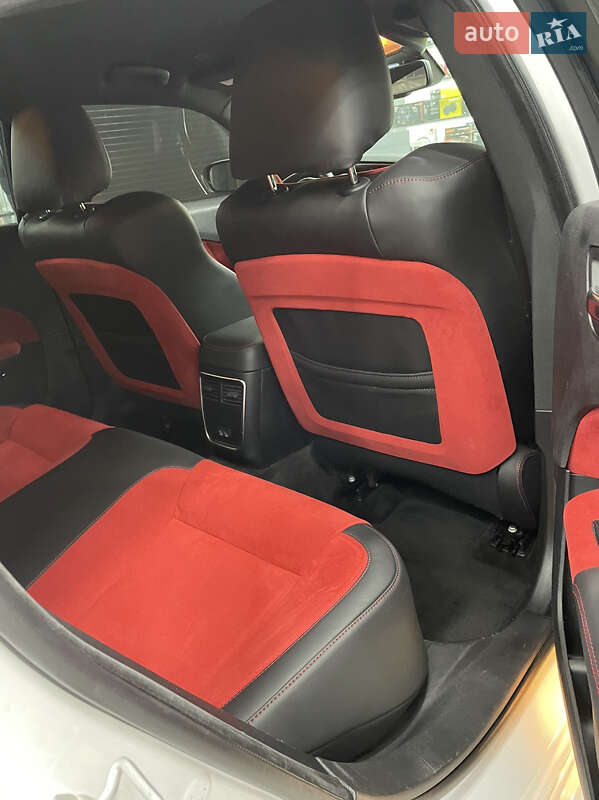 Седан Dodge Charger 2018 в Чернівцях