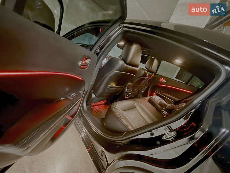 Седан Dodge Charger 2020 в Львове
