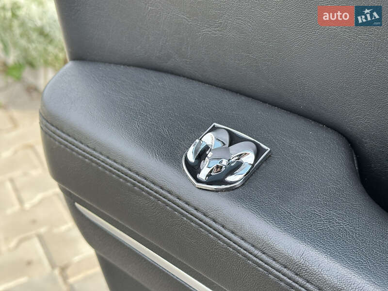 Седан Dodge Charger 2013 в Одесі