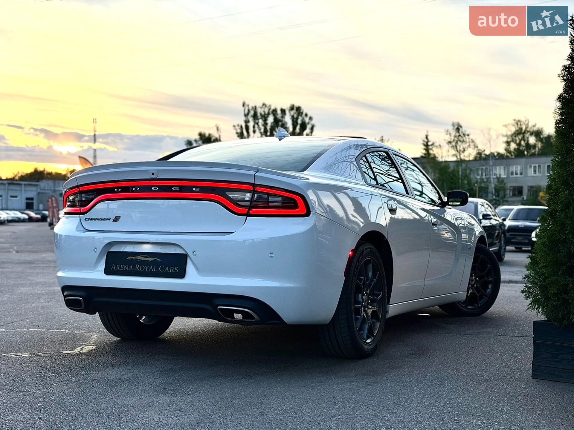 2017 Dodge Charger - мініатюра 2