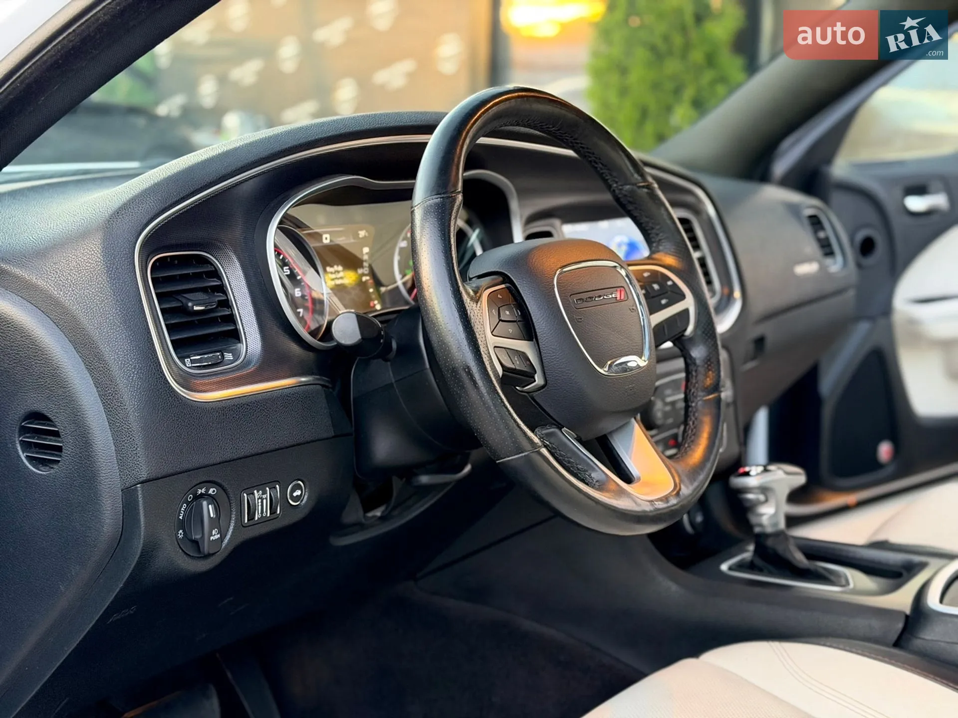 2017 Dodge Charger - мініатюра 12