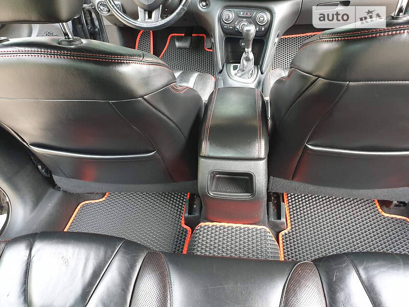 Седан Dodge Dart 2015 в Львові