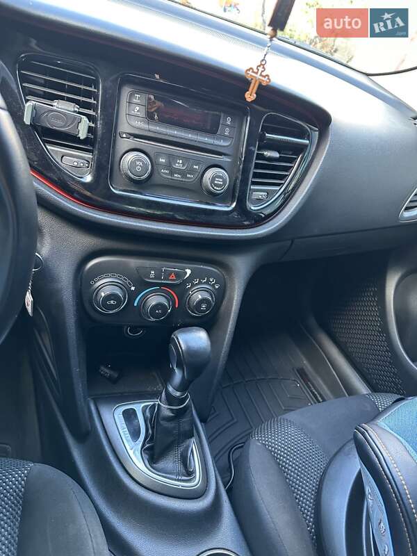 Седан Dodge Dart 2015 в Чечельнику