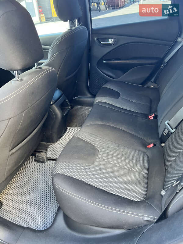 Седан Dodge Dart 2016 в Вишневом фото 15 Седан Dodge Dart 2016 в Вишневом