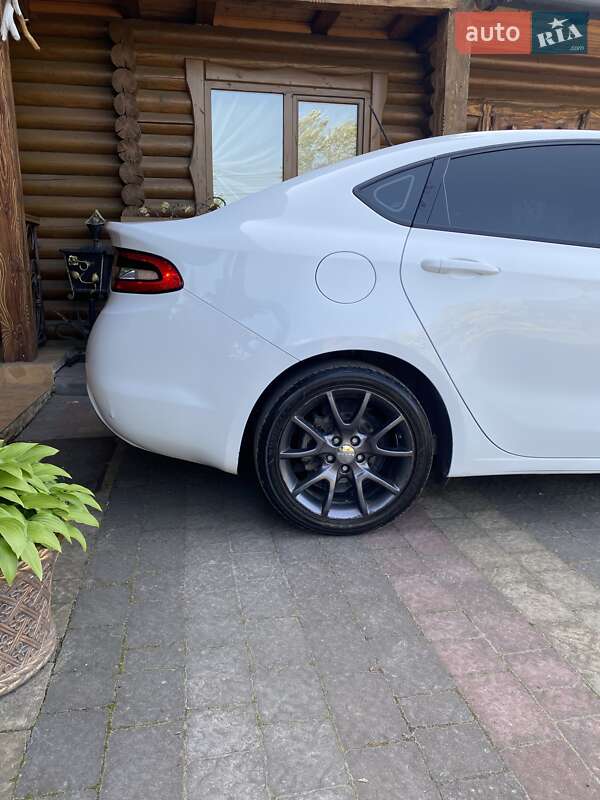 Седан Dodge Dart 2015 в Львові