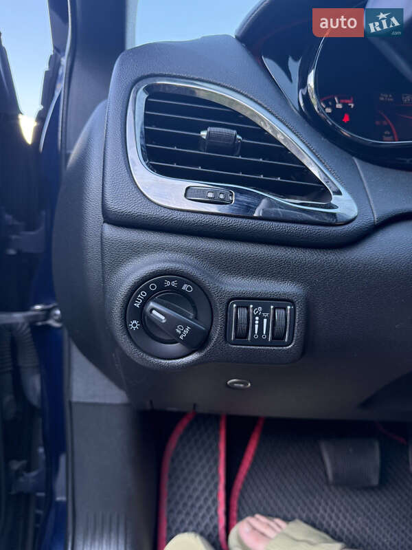 Седан Dodge Dart 2015 в Киеве фото 10 Седан Dodge Dart 2015 в Киеве