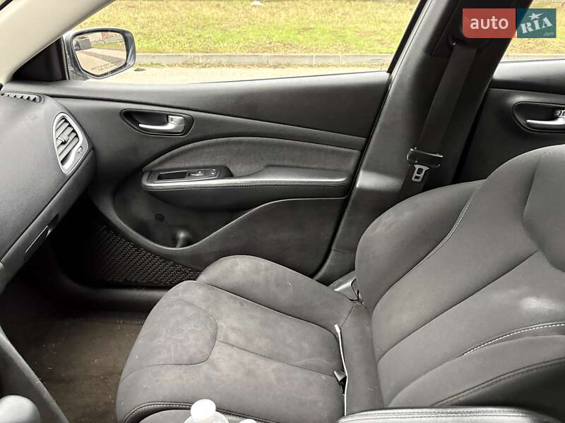 Седан Dodge Dart 2013 в Киеве