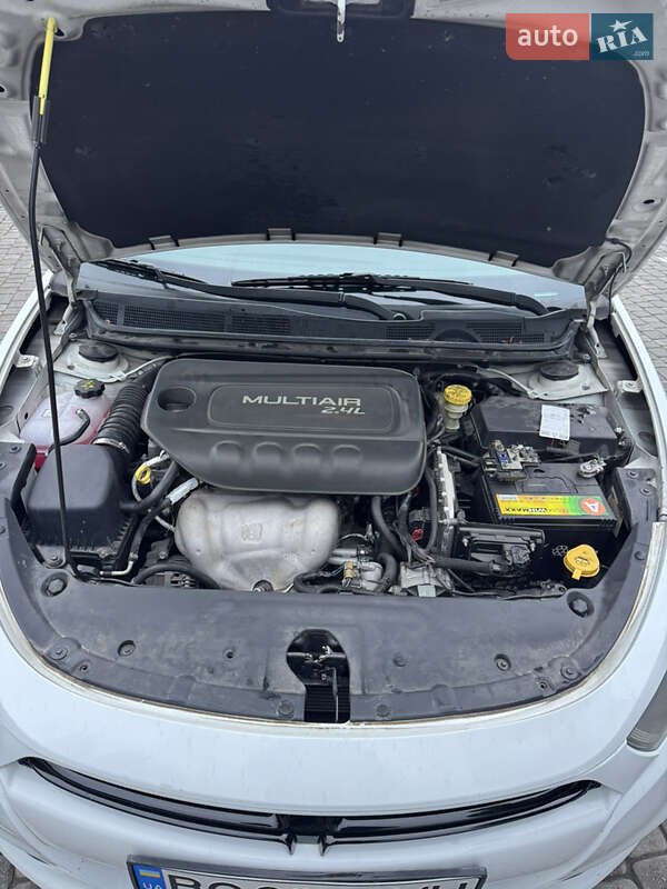 Седан Dodge Dart 2016 в Львове