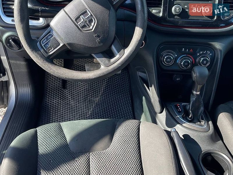 Седан Dodge Dart 2015 в Ужгороде