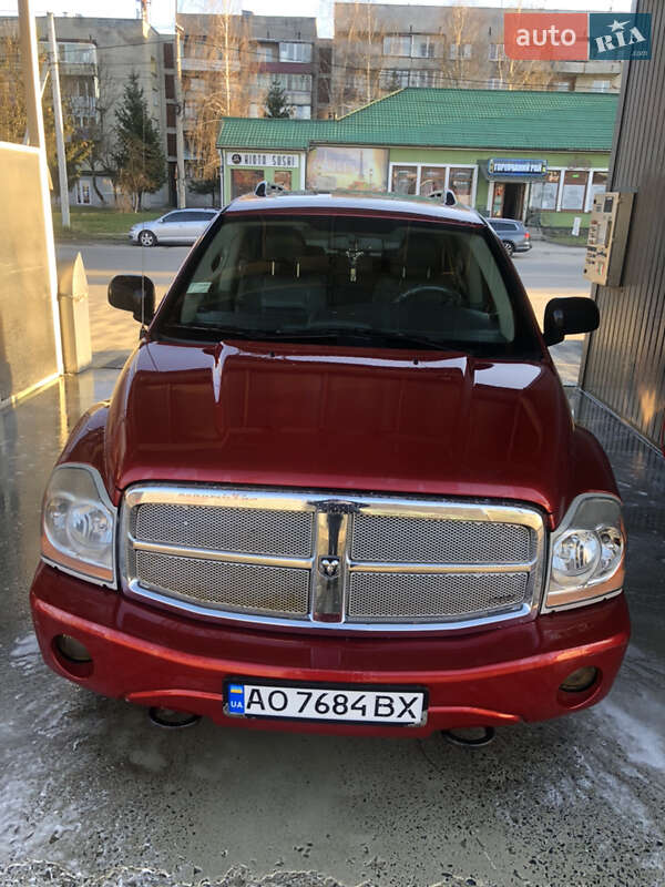 Позашляховик / Кросовер Dodge Durango 2006 в Сваляві